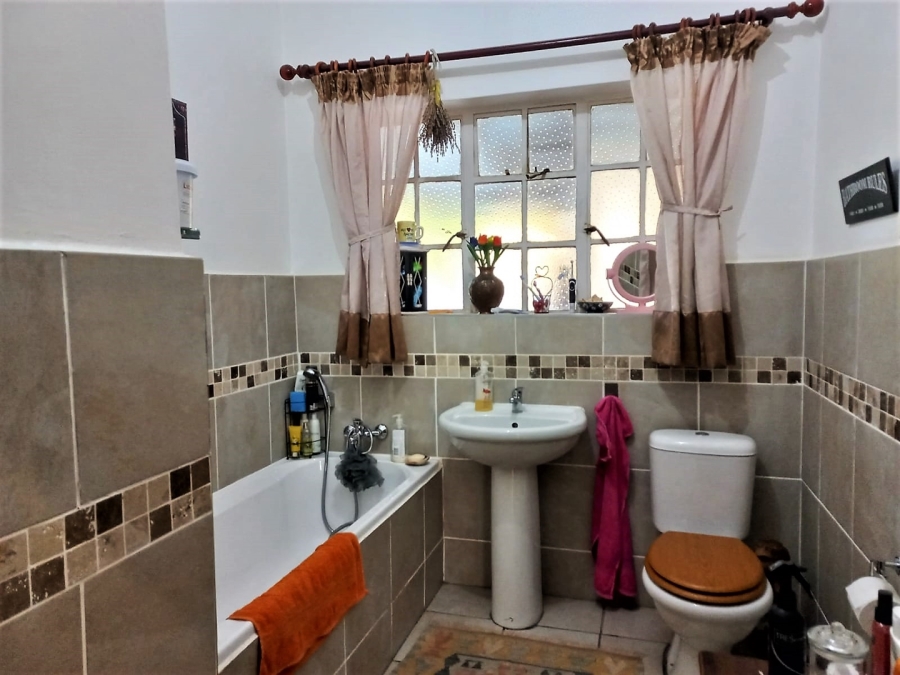 5 Bedroom Property for Sale in Fairbridge Heights Eastern Cape